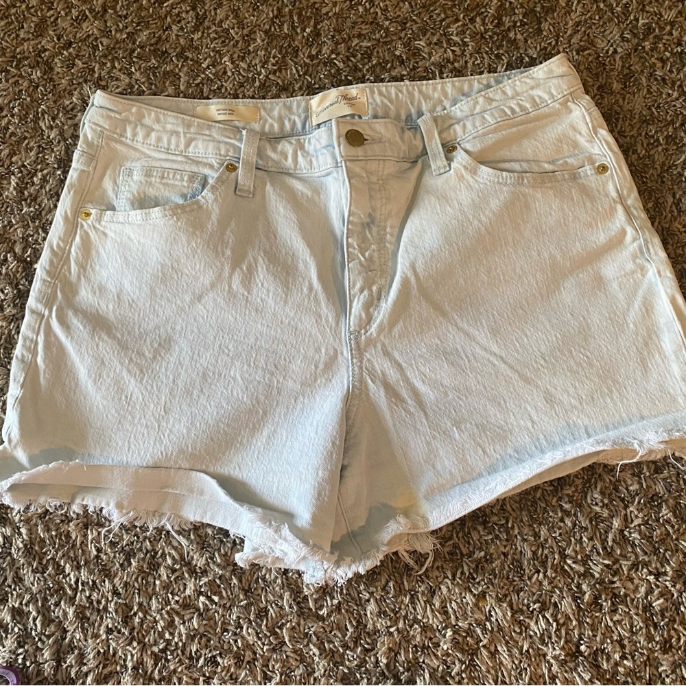 Universal Thread Vintage MIDI Light Wash Denim Shorts Women’s 14/32